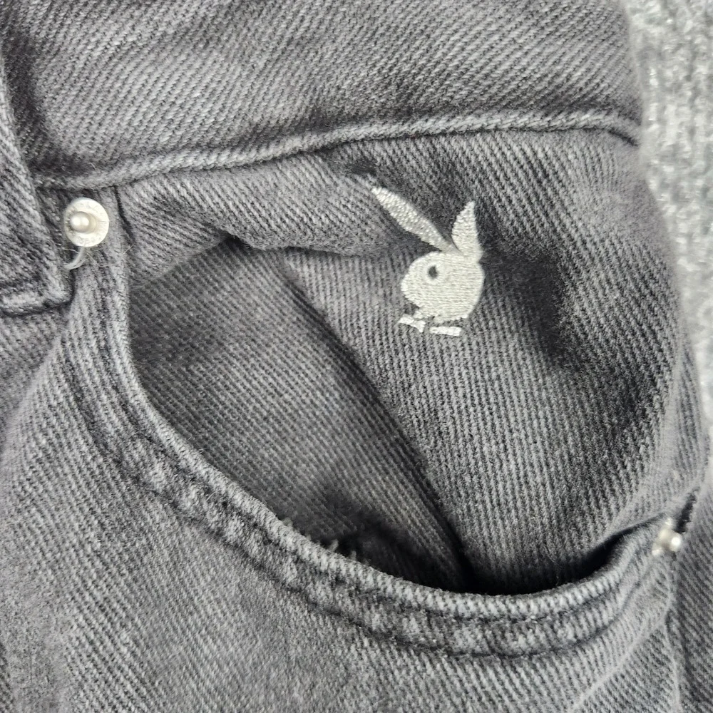 Playboy by PacSun Womens Washed Black Straight Leg Slit Hem Logo Jeans Size‎ 26
